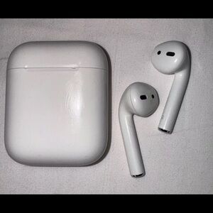 Apple AirPods 1st Gen In-Ear Headsets with Charging Case White
